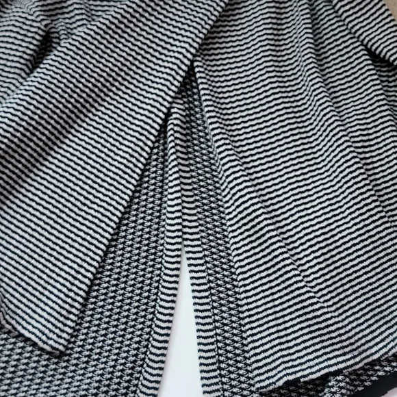 Cabi Fergie Chunky Split Hem Cowl Neck Wrap Sweater In Black White/Size M. - Picture 5 of 10
